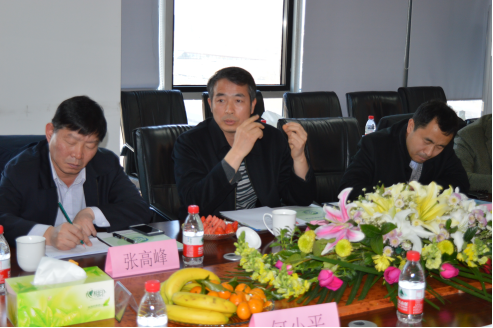北京市工商聯(lián)佘運(yùn)副主席(中)、張峰處長(左)，北京市統(tǒng)戰(zhàn)部曹杰處長(右)